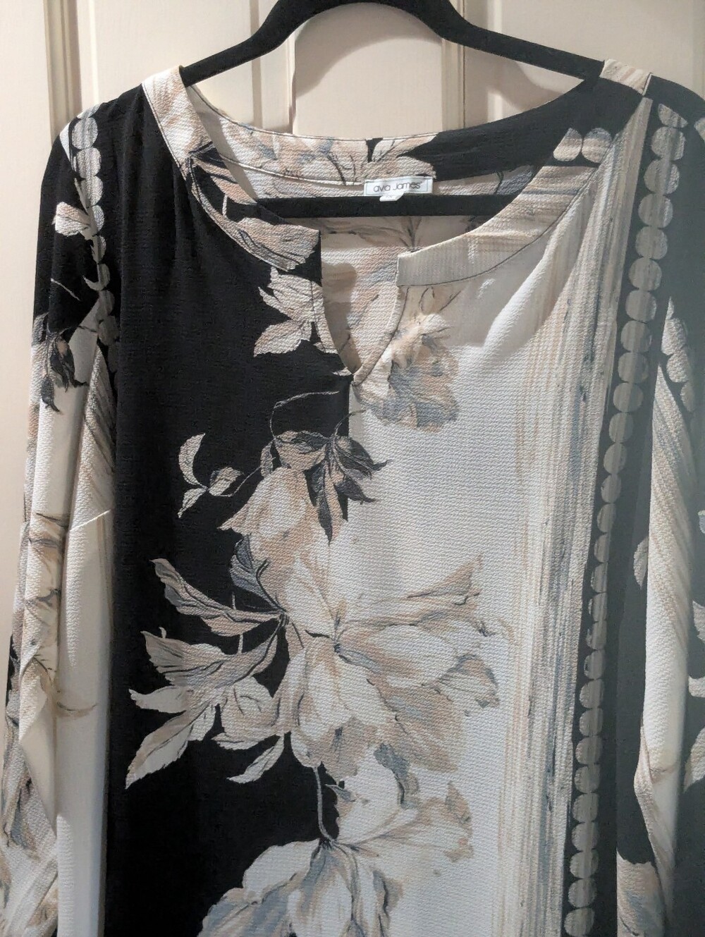 Floral Split-Panel Long Sleeve Dress in Black & Cream